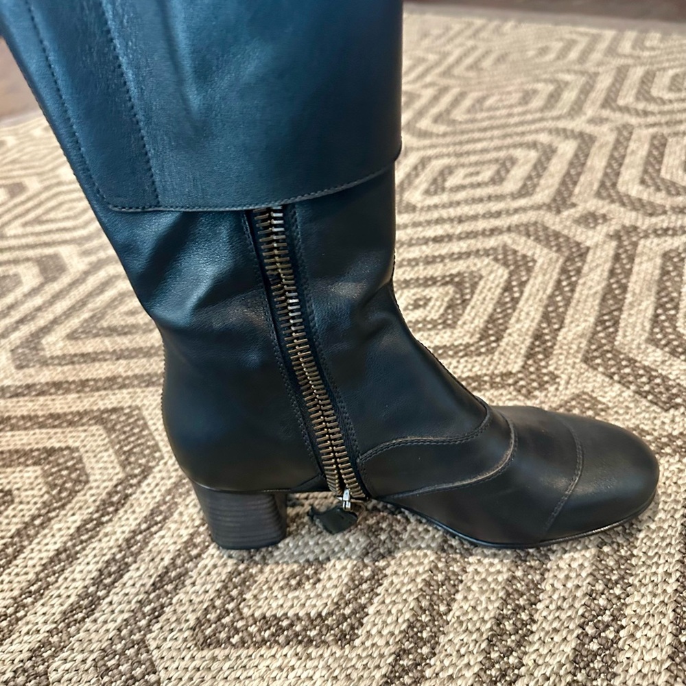 Chloé Black Leather boots.. Dust bag and box!Beautiful LIKE NEW! Great find